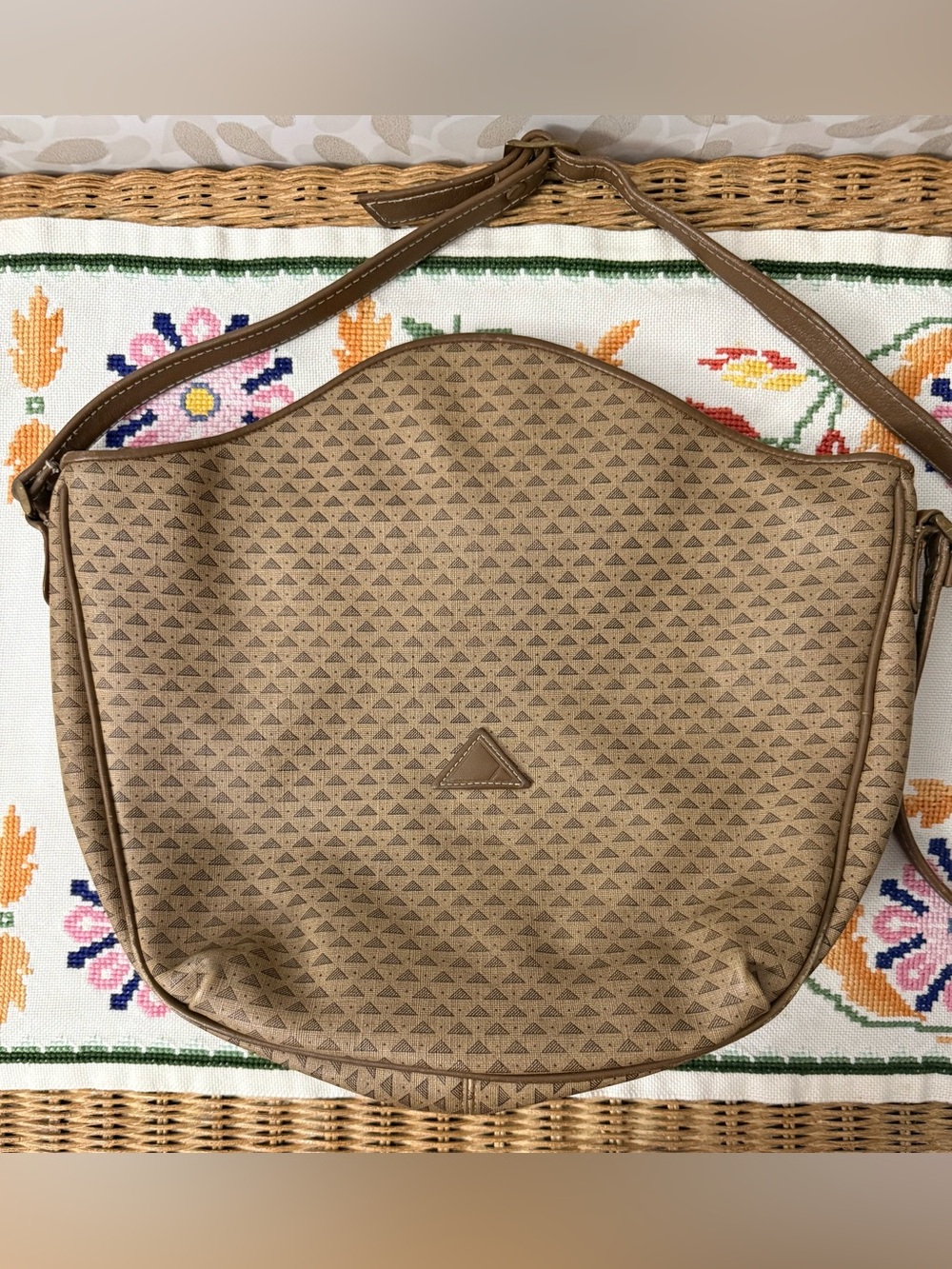 Vintage Vtg Liz Claiborne Retro Brown Signature Coated Canvas Shoulder Bag Purse